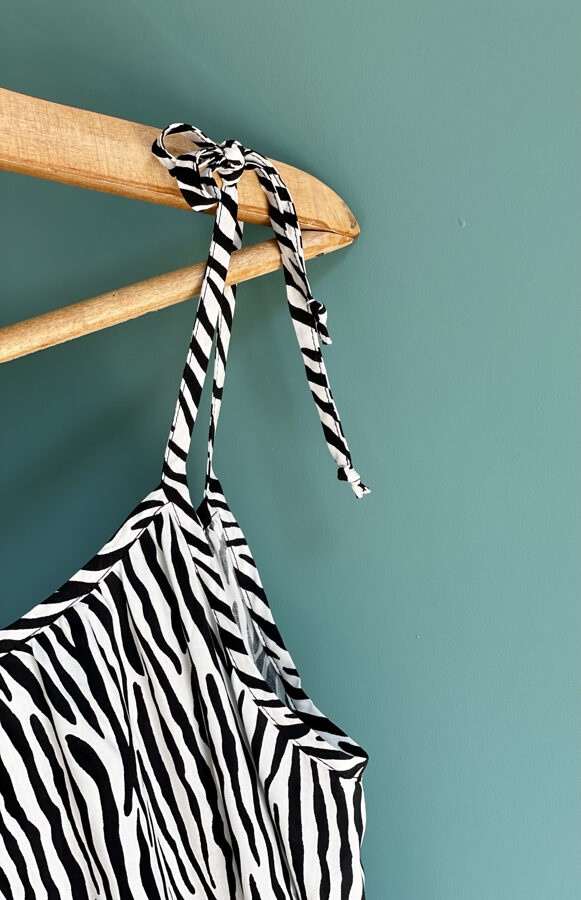 Maxi kleita ar krokojumu un lencēm, ar zebras printu