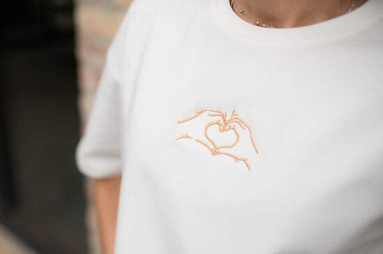 LIMITED EDITION - Brīva piegriezuma bāzes Tkrekls, PIENA BALTS - LOVE