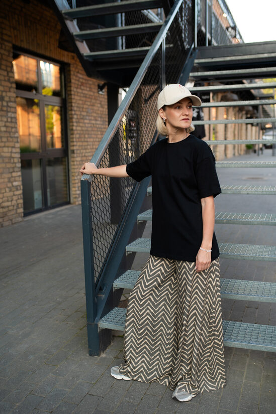 Brīva piegriezuma bāzes Tkrekls, MELNS