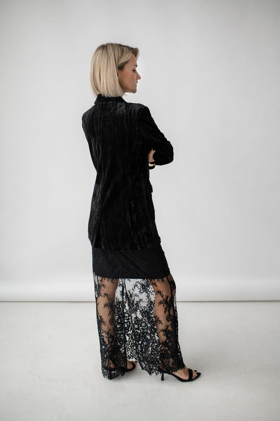 Mežģīņu svārki, MELNI