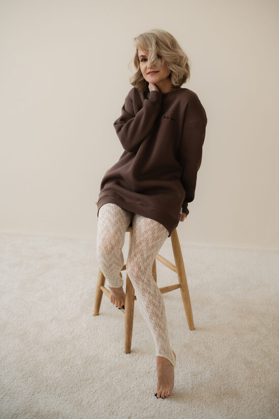 JĀ, ES VARU pagarināts džemperis, BRŪNS