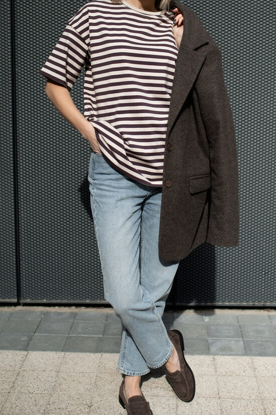 Brīva piegriezuma bāzes Tkrekls, BĒŠS AR TUMŠI VIOLETU