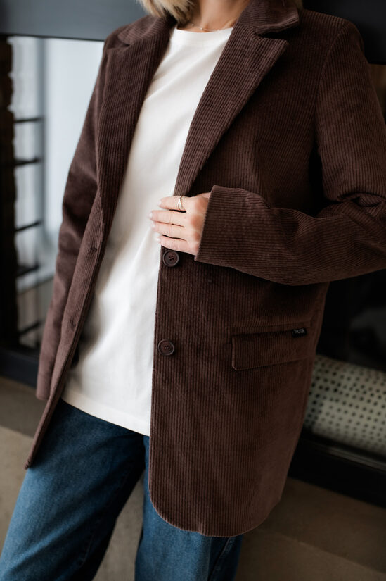 Brīva piegriezuma žakete, BRŪNS VELVETS