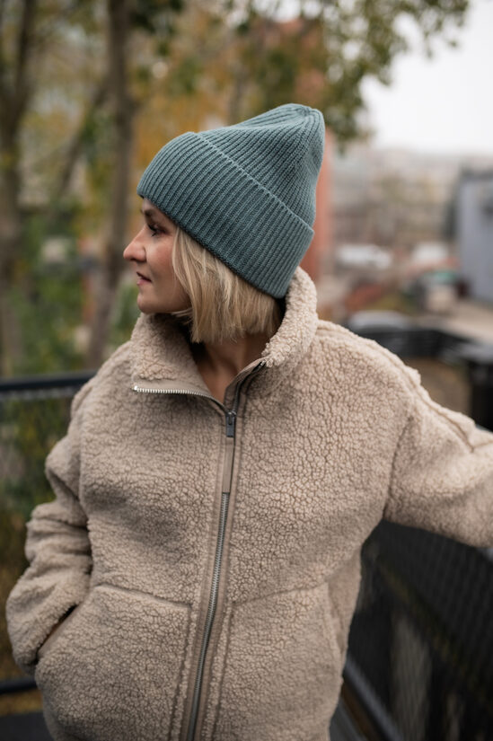 Adīta cepure sievietēm, ZILZAĻA