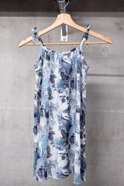 Vasaras kleita meitenēm ar sienamām lencītēm, zilpelēka