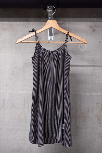 Vasaras kleita meitenēm ar sienamām lencītēm, melnbalta