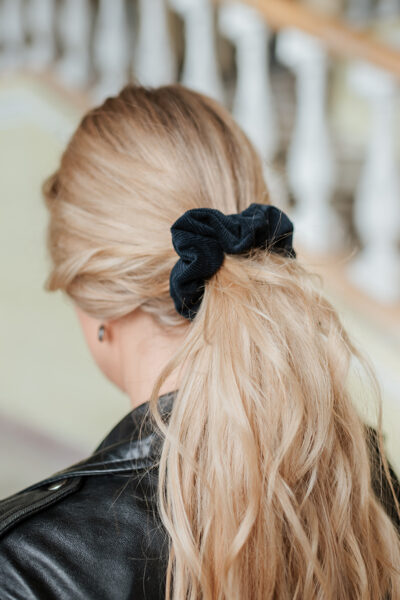 Pieskaņota matu gumija  - tumši zils velvets