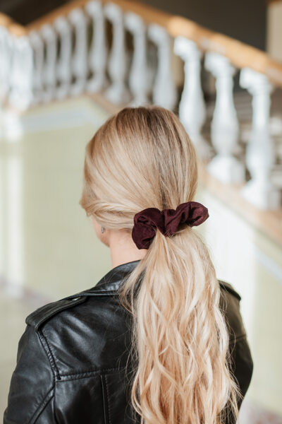 Pieskaņota matu gumija - burgundija velvets